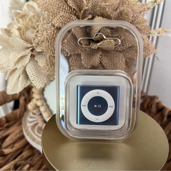 Apple iPod  shuffle 4th Generation Blue (2 GB) Sealed New In Box - Picture 1 of 4